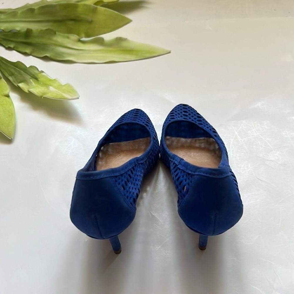 ⭐️SCHUTZ Laser Cut Suede Pumps⭐️ - Picture 4 of 7